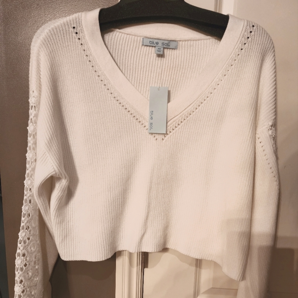 WOMEN'S CROPPED V-NECK SWEATER